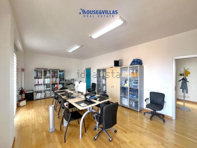 Appartamento in vendita di 216 m² in Via Roma
