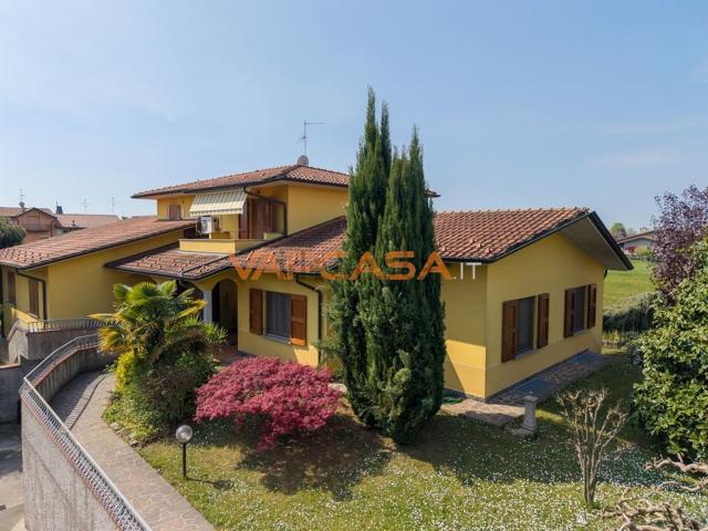 Appartamento in vendita di 216 m² in Via Rossini
