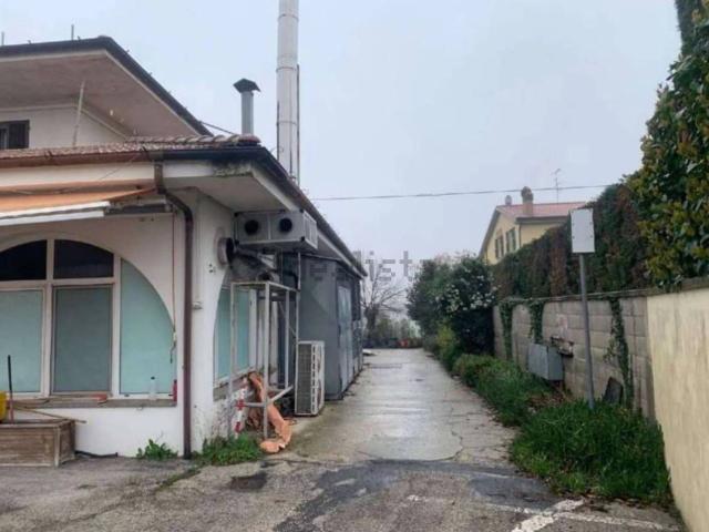 Appartamento in vendita di 216 m² in Via Valcesano, 128