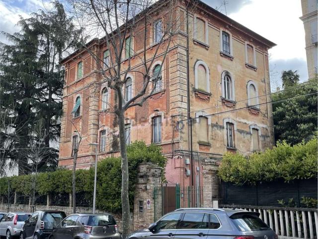 Appartamento in vendita di 216 m² in Viale Giovanni Amendola, 56