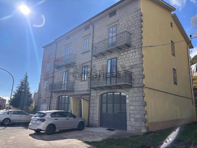 Appartamento in vendita di 216 m² in Viale Monsignor V. Gasbarro, 68