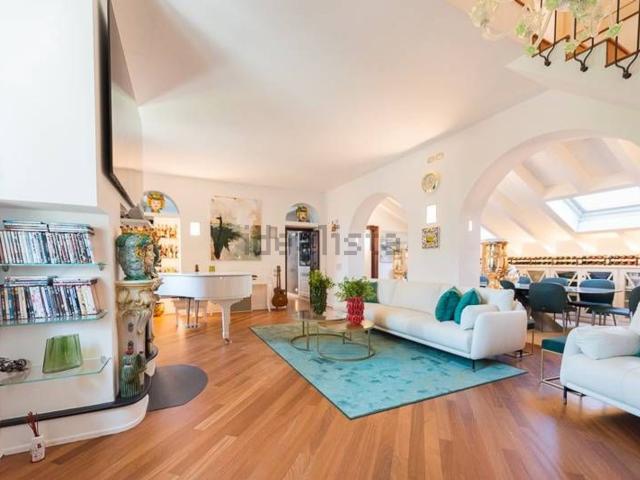Appartamento in vendita di 216 m² in Piazza Giuseppe Garibaldi, 5