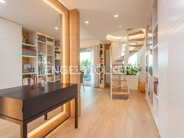 Appartamento in vendita di 217 m² in Via Calcutta