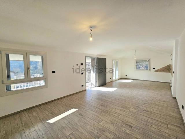 Appartamento in vendita di 217 m² in Via Camosso, 16
