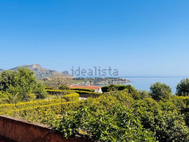 Appartamento in vendita di 217 m² in Via Francesco Baracca, 1