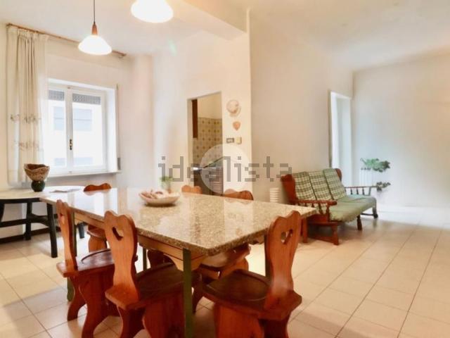 Appartamento in vendita di 217 m² in Viale Alcide De Gasperi, 92