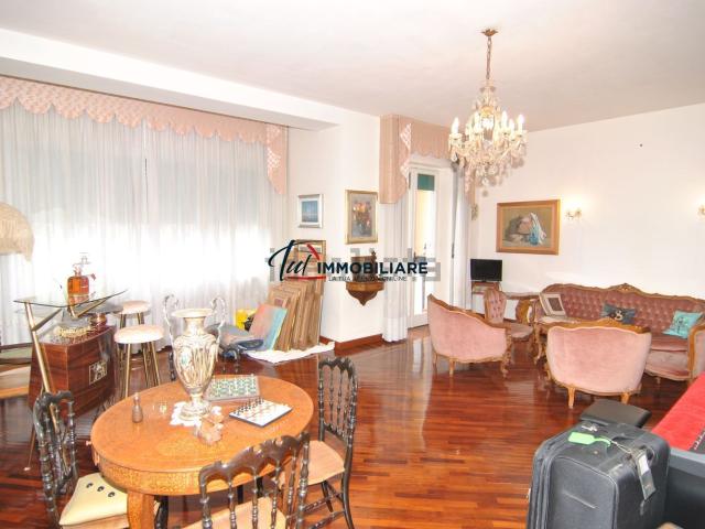 Appartamento in vendita di 217 m² in Viale Fabbricotti, 12