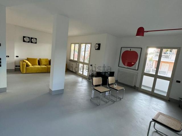 Appartamento in vendita di 217 m² in Viale Maria Ceccarini