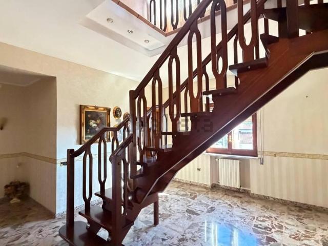 Appartamento in vendita di 218 m² in Via Cosentini