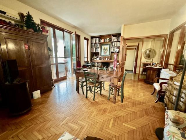 Appartamento in vendita di 218 m² in Via Giovanni da Verrazzano