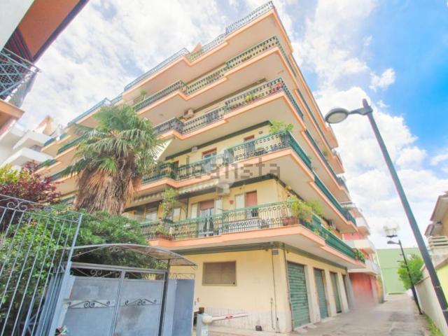 Appartamento in vendita di 218 m² in Via Giovanni de Caesaris, 12