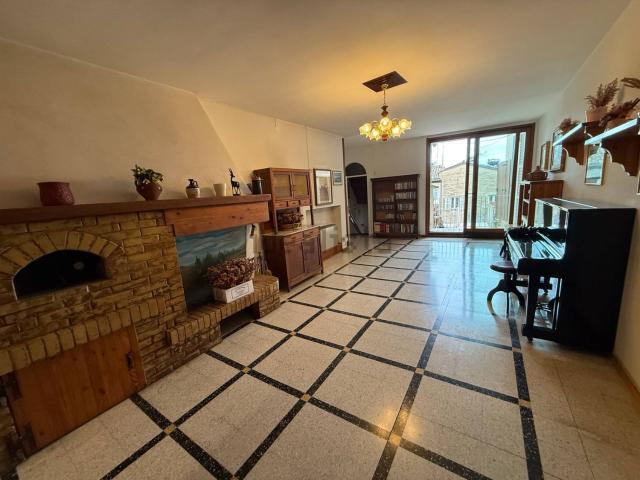 Appartamento in vendita di 218 m² in Via Don Giovanni Minzoni