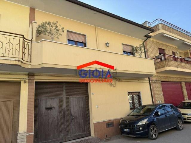Appartamento in vendita di 218 m² in Via degli Oleandri, 25