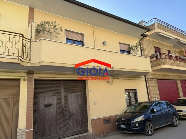 Appartamento in vendita di 218 m² in Via degli Oleandri, 25