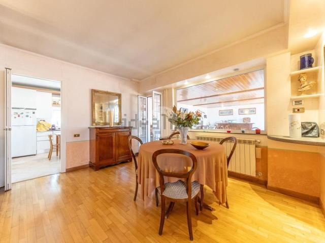 Appartamento in vendita di 218 m² in Via Ettore Romagnoli, 9