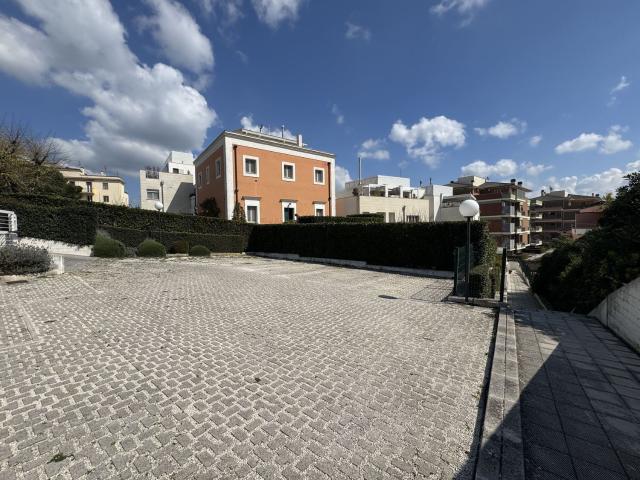 Appartamento in vendita di 218 m² in Via Lucana