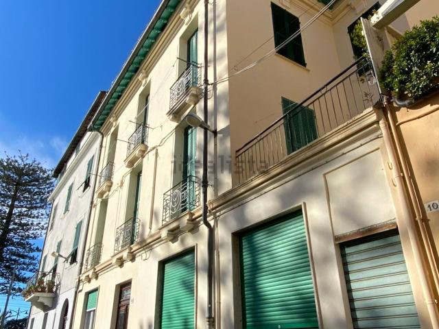 Appartamento in vendita di 218 m² in Via Nazario Sauro