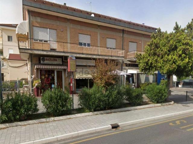 Appartamento in vendita di 218 m² in Via Tavoleto, 73