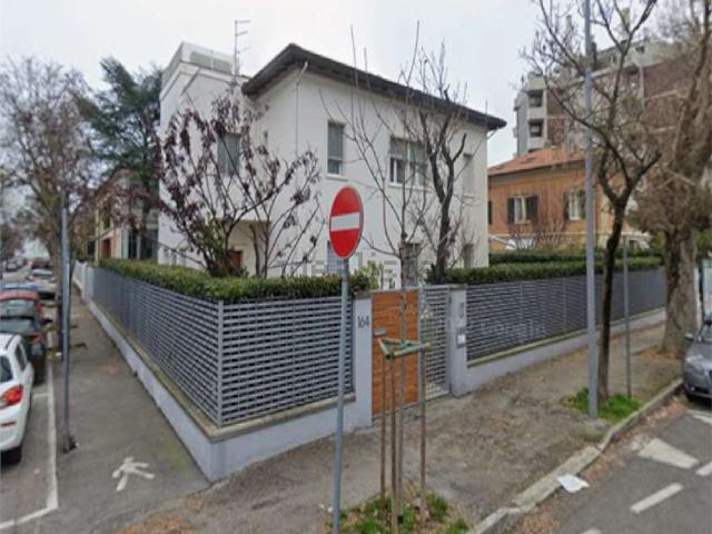 Appartamento in vendita di 218 m² in Viale Cesare Battisti, 164