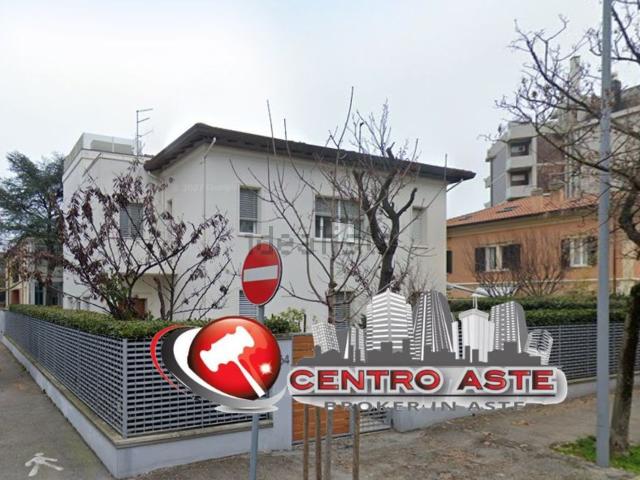 Appartamento in vendita di 218 m² in Viale Cesare Battisti