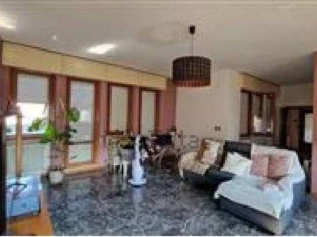 Appartamento in vendita di 219 m² in Via Alcide De Gasperi, 6