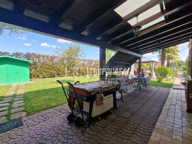 Appartamento in vendita di 219 m² in Via don Giuseppe Franchini