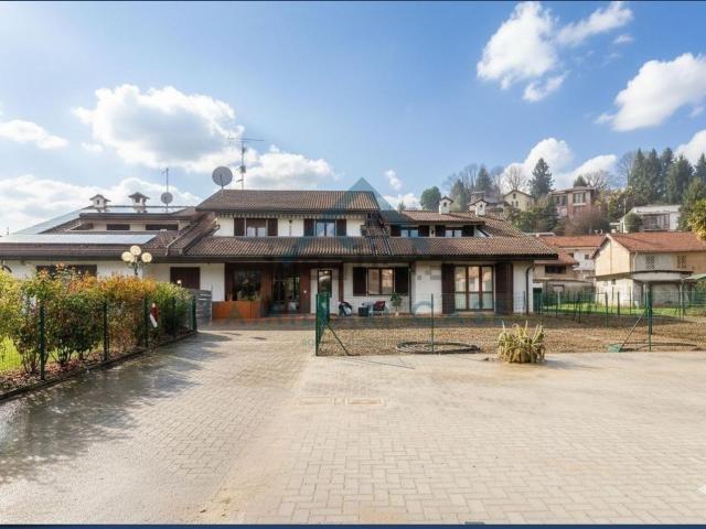 Appartamento in vendita di 219 m² in Via Indipendenza