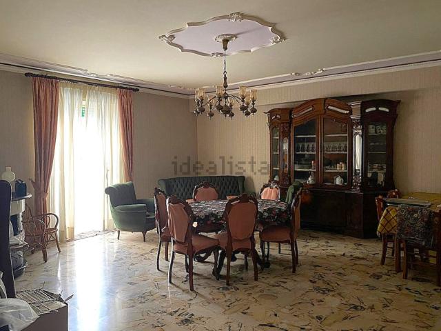 Appartamento in vendita di 219 m² in Via Umberto I, 321