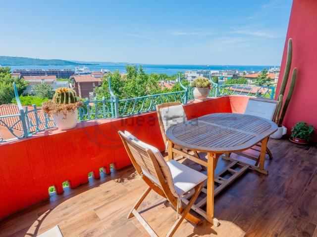 Appartamento in vendita di 219 m² in Via Vittorio Locchi, 8