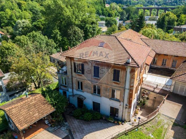 Appartamento in vendita di 219 m² in Viale Valganna, 240