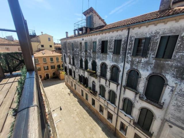 Appartamento in vendita di 219 m² in Calle Ghetto Vecchio