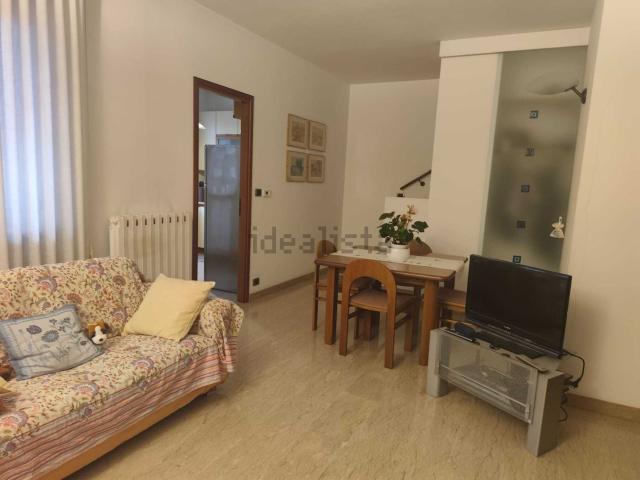 Appartamento in vendita di 220 m² in Via C. Pavese, 23