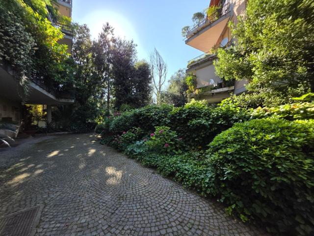 Appartamento in vendita di 220 m² in Via Cassia, 569