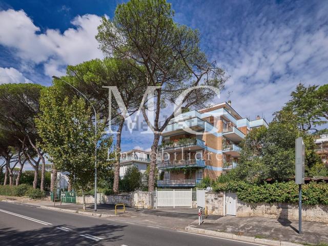 Appartamento in vendita di 220 m² in Via Cassia, 950