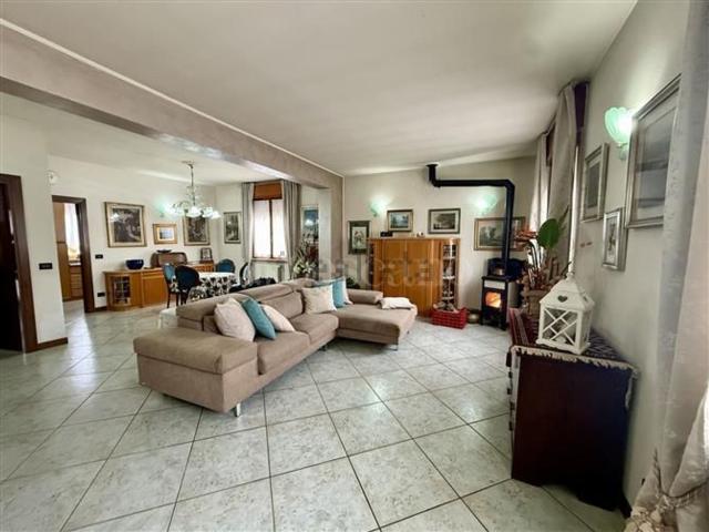 Appartamento in vendita di 220 m² in Via A. Canossi