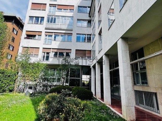 Appartamento in vendita di 220 m² in Via Andrea Verga, 4