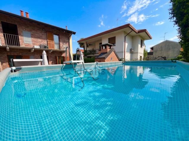 Appartamento in vendita di 220 m² in Via Achille Locatelli