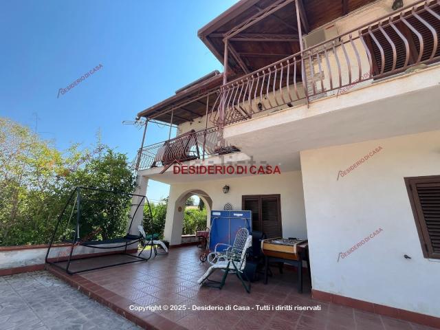 Appartamento in vendita di 220 m² in Via Aquino Molara, 65
