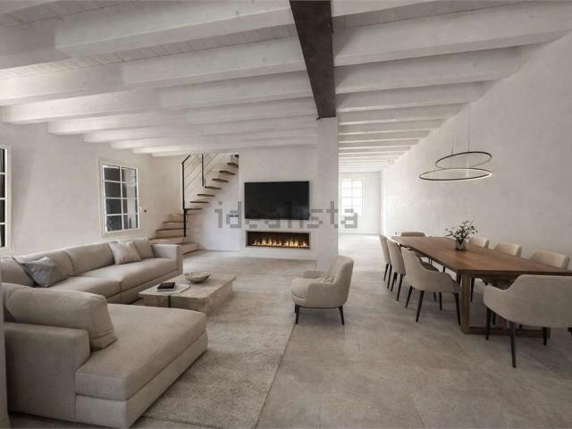 Appartamento in vendita di 220 m² in Via Bastia Fuori