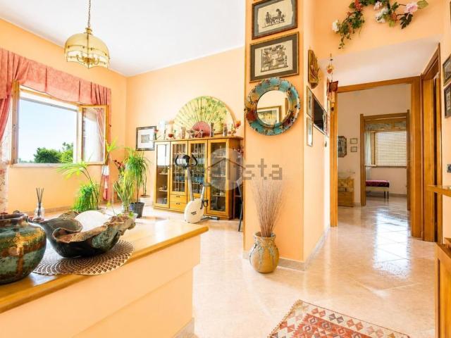 Appartamento in vendita di 220 m² in Via G. B. Tuveri