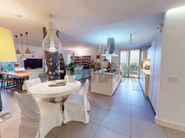 Appartamento in vendita di 220 m² in Via G. Giusti, 28