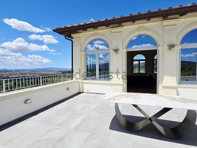 Appartamento in vendita di 220 m² in Via Gabriele D&apos Annunzio, 212