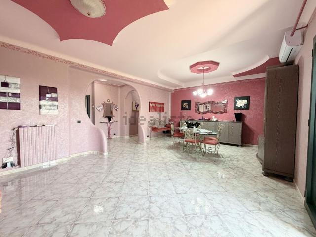 Appartamento in vendita di 220 m² in Via Gela