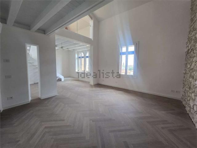 Appartamento in vendita di 220 m² in Via Giuseppe Sirtori