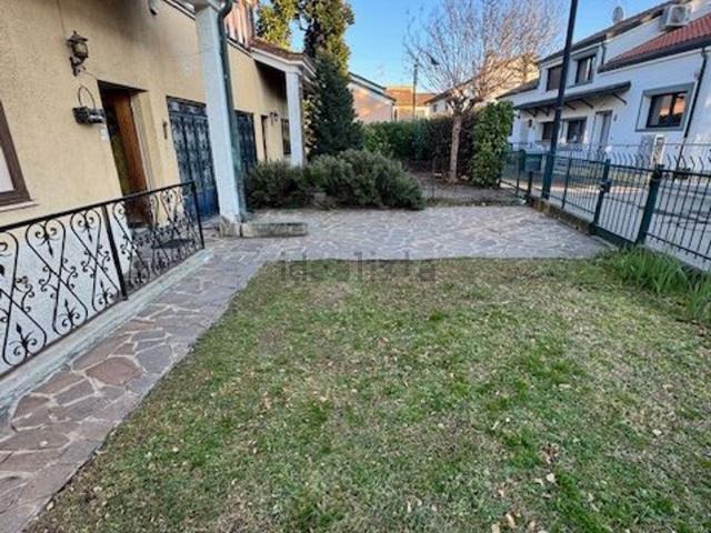 Appartamento in vendita di 220 m² in Via del Pruno, 9