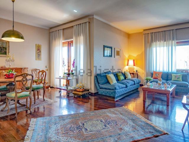 Appartamento in vendita di 220 m² in Via della Camilluccia, 145