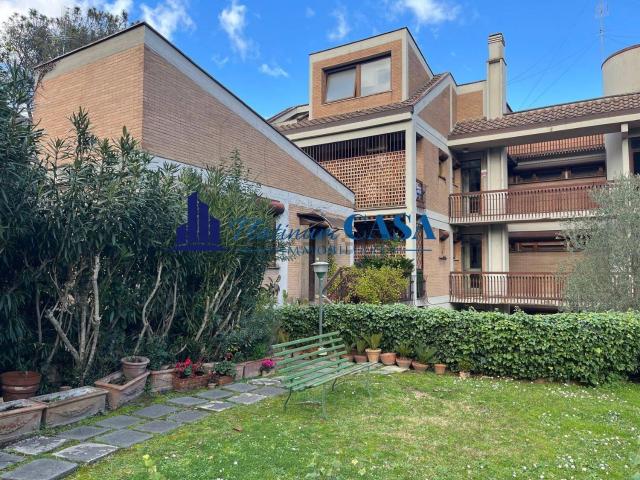 Appartamento in vendita di 220 m² in Via della Camilluccia, 741