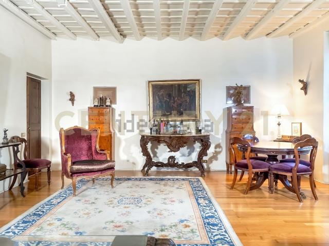 Appartamento in vendita di 220 m² in Via della Panetteria
