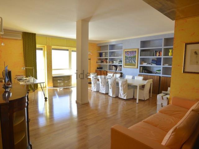 Appartamento in vendita di 220 m² in Via Egnatia, 15