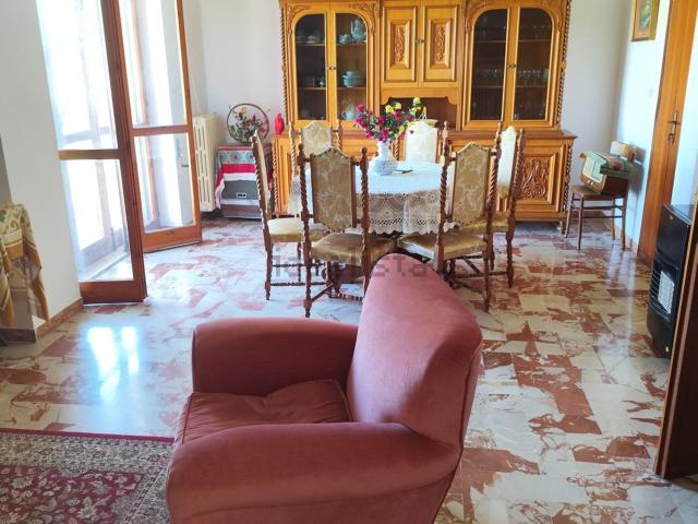 Appartamento in vendita di 220 m² in Via Fosso Dell&apos Ulivo
